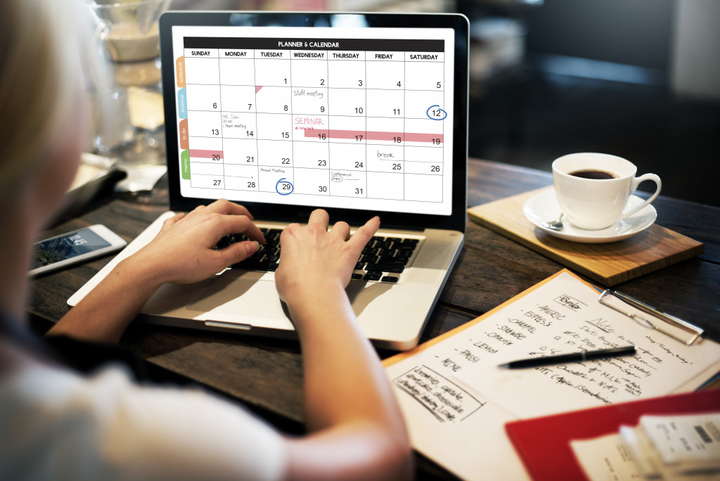 woman using digital schedule maker