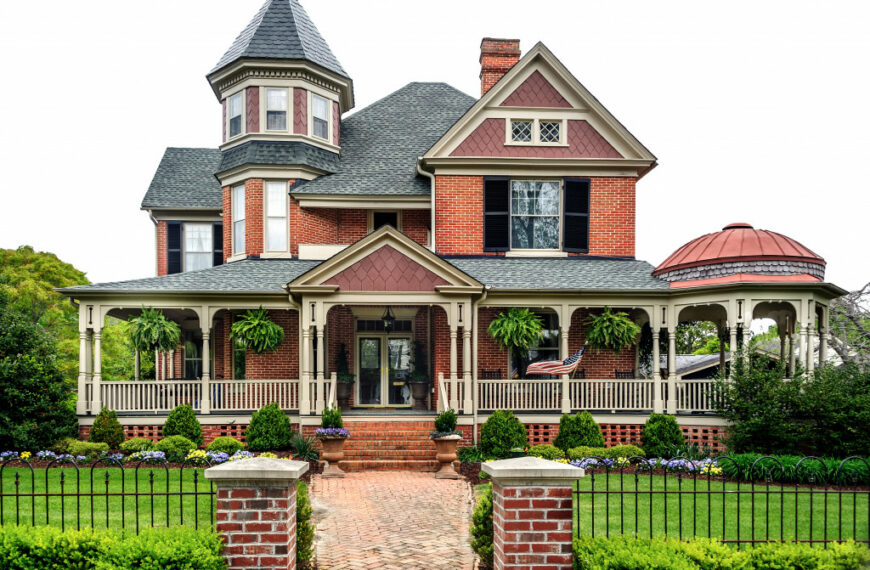 How to Remodel an Ancestral House Without Losing its Character